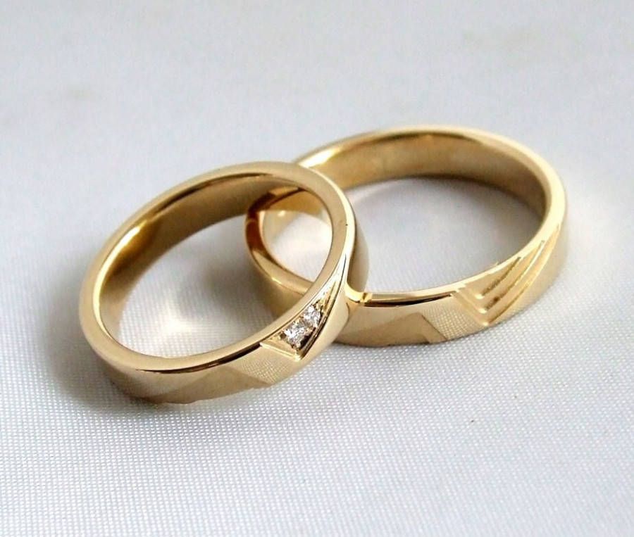 Christian Gouden trouwringen met 2 diamanten